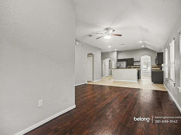 6911 Rosemont Ct — Photo 16