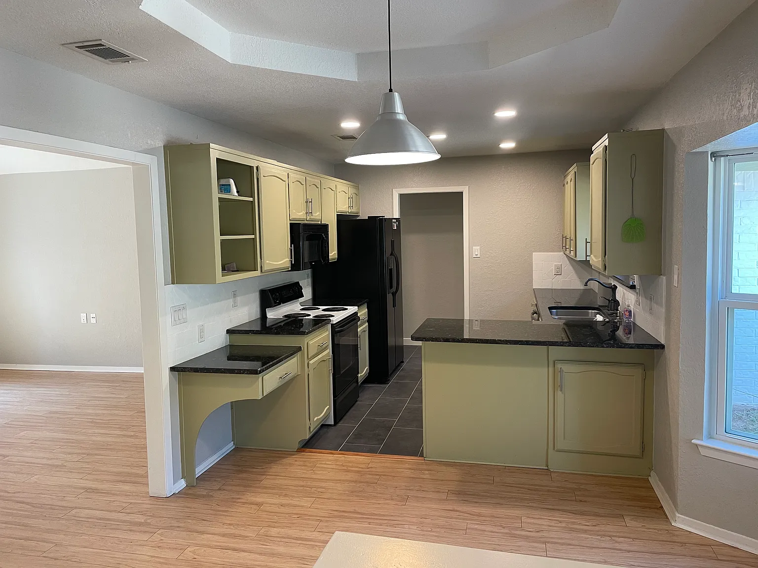 3 bed, 1730 sqft, $2,700 — Photo 4