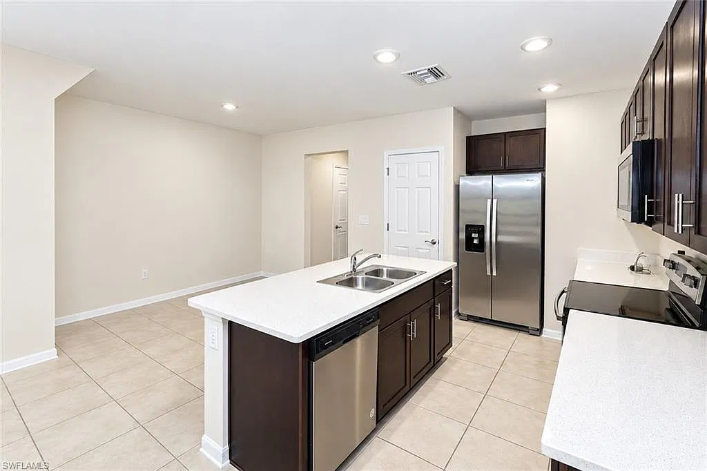 3 bed, 2.5 bath, 1543 sqft, $2,550 — Photo 4