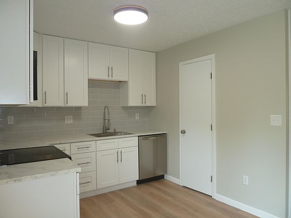 3rd image of 4270 Catalpa Dr