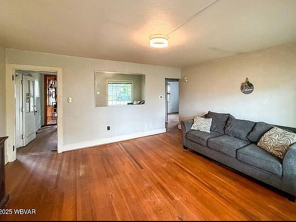 4th image of 817 Woodland Ave