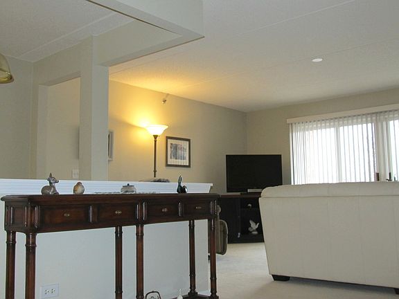 3rd image of 720 Creekside Dr Unit 402B
