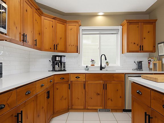 4th image of 30585 Crestview Ave