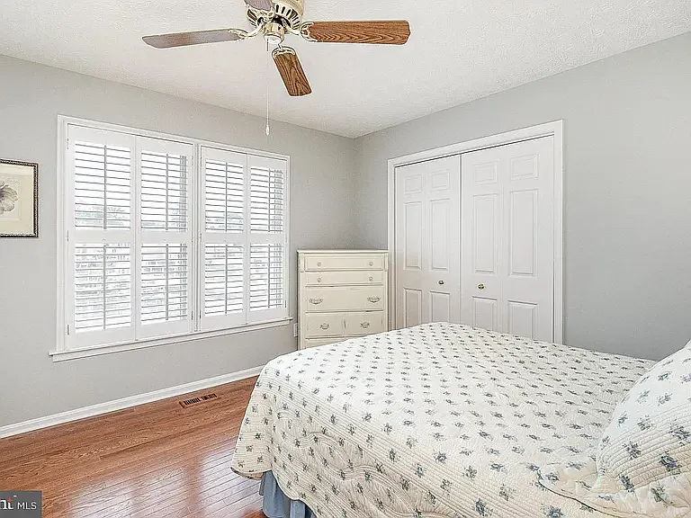 124 Ravenswood Ct — Photo 13