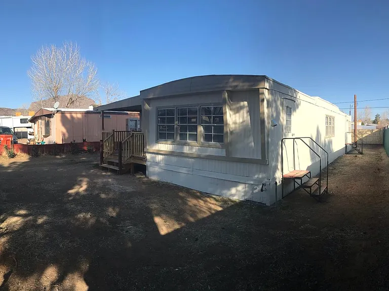 2145 E Hearne Ave — Photo 2