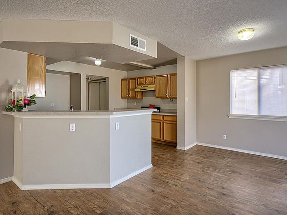 5th image of 10119 Montreal Cir