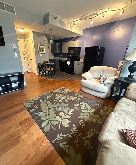 230 E 9th St #1 — Photo 3