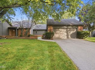 25 Kingsview Dr, Perrysburg, OH 43551