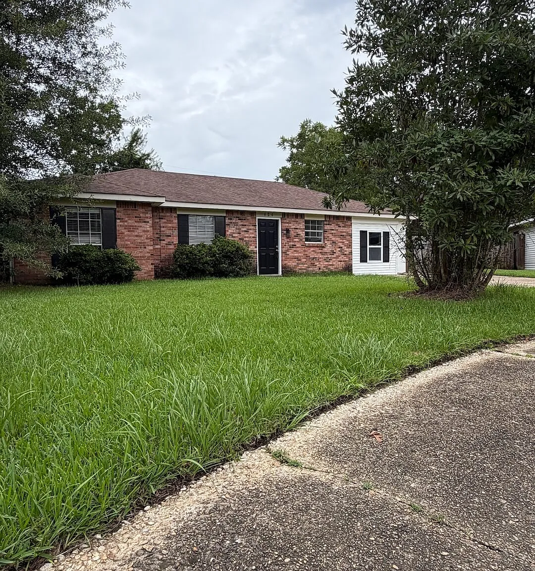 4 bed, 1400 sqft, $1,490 — Photo 1