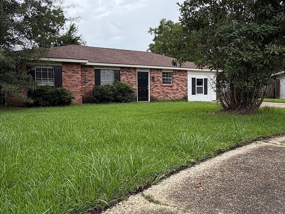 4 Bed and 2 Bath on quiet street