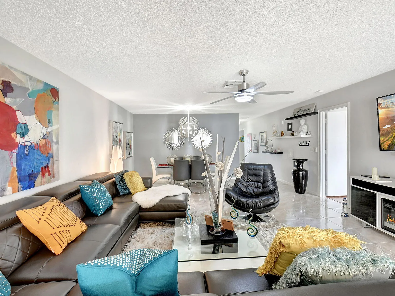 2 bed, 2.0 bath, 1335 sqft, $4,000 — Photo 2