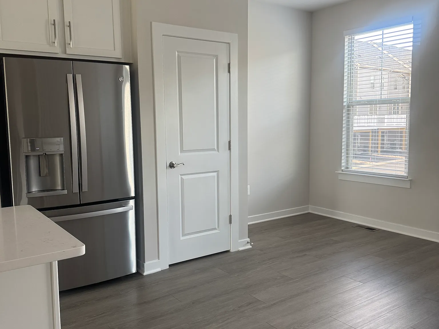 1 bed, 2200 sqft, $1,700 — Photo 4