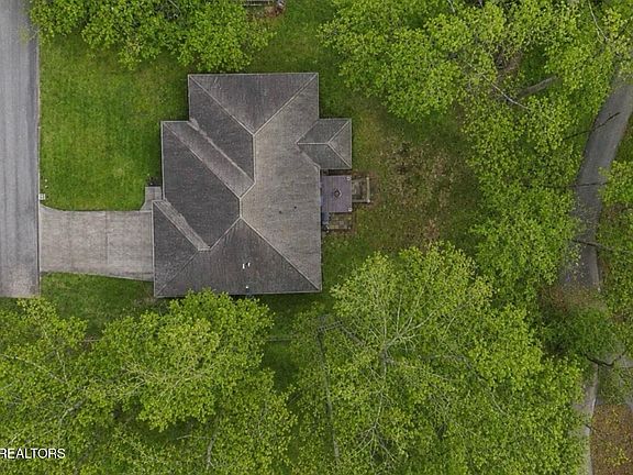 4th image of 2501 Friar Wood Ln