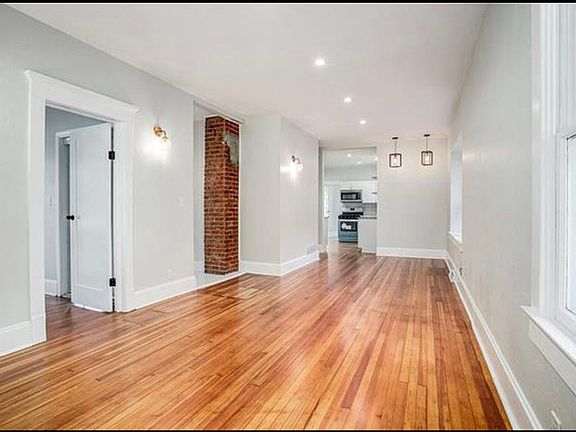 3rd image of 4415 Fairmount Ave