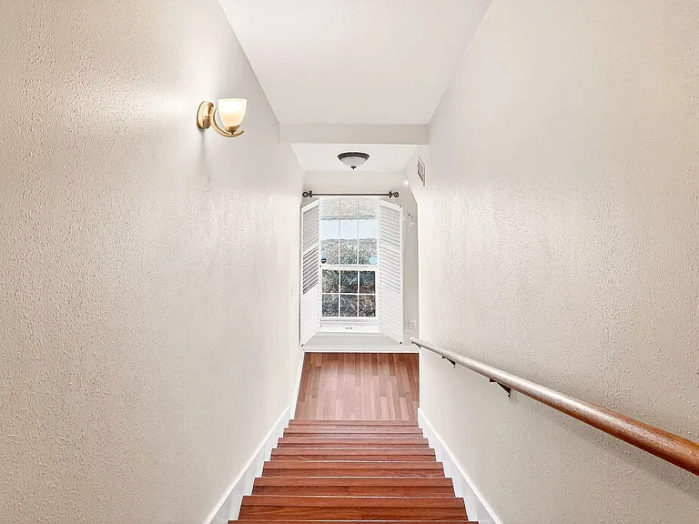 1308 Roanoke Ct — Photo 12