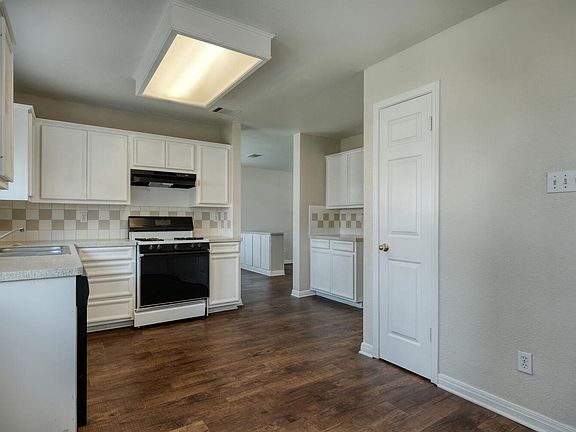 5th image of 1601 Cindy Ct