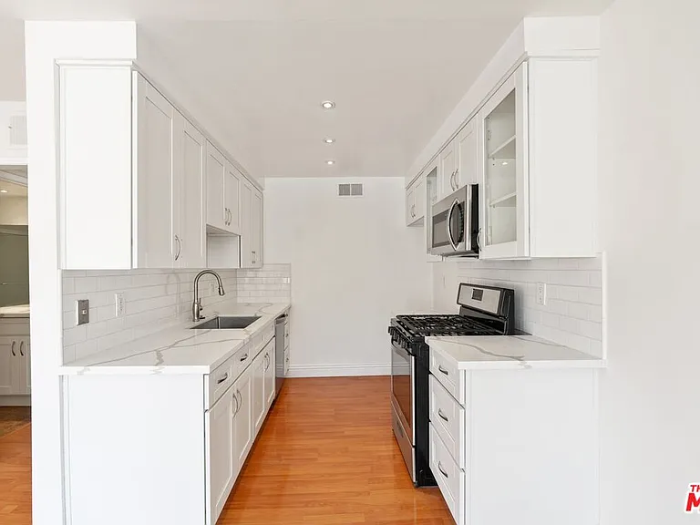 4238 Whitsett Ave #201 — Photo 5