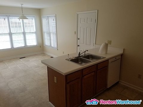 3rd image of 3817 Redstone Dr