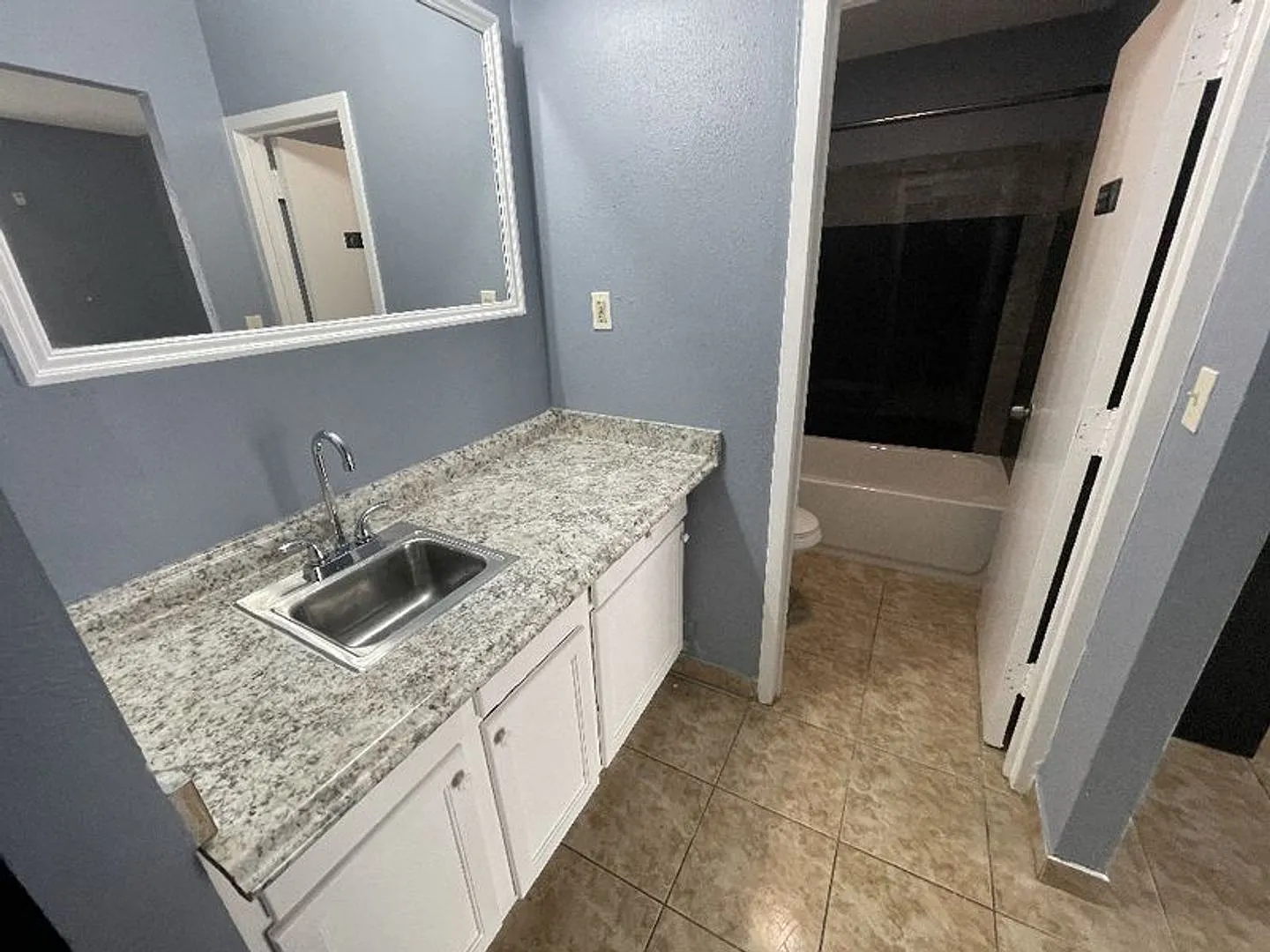 Centrally located condo studio in Orlando! - next to Florida Mall - all utilities included! — Photo 3