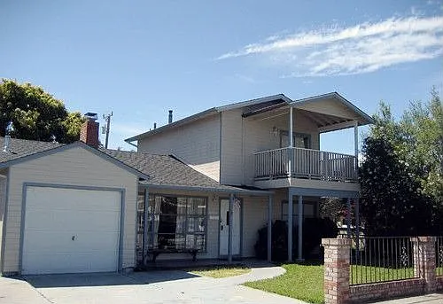 1451 Young St photo 1
