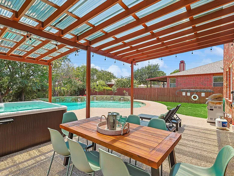 1049 Pullman Dr — Photo 43