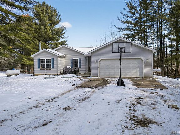 4th image of 22092 Clear Lake Rd