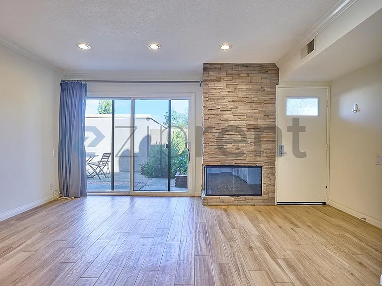25761 Le Parc #87 — Photo 3