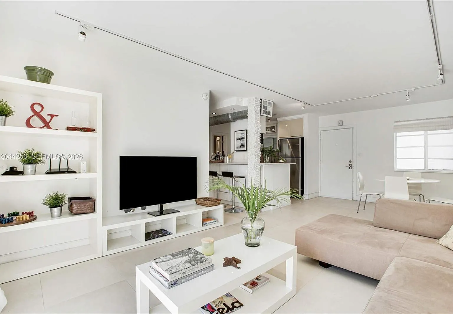Laser Condo — Photo 3