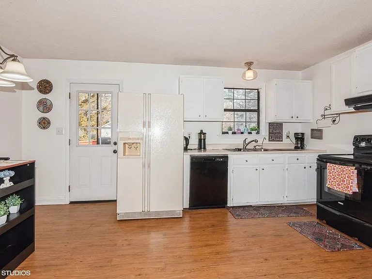 9938 Sandra Ln — Photo 8
