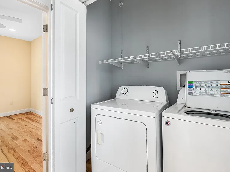 724 E Thompson St — Photo 22