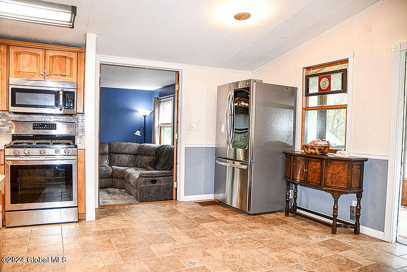 5th image of 136 White Mills Road