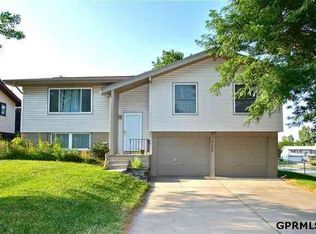 13004 Lillian St, Omaha, NE 68138