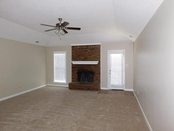 4th image of 5063 Barkshire Dr