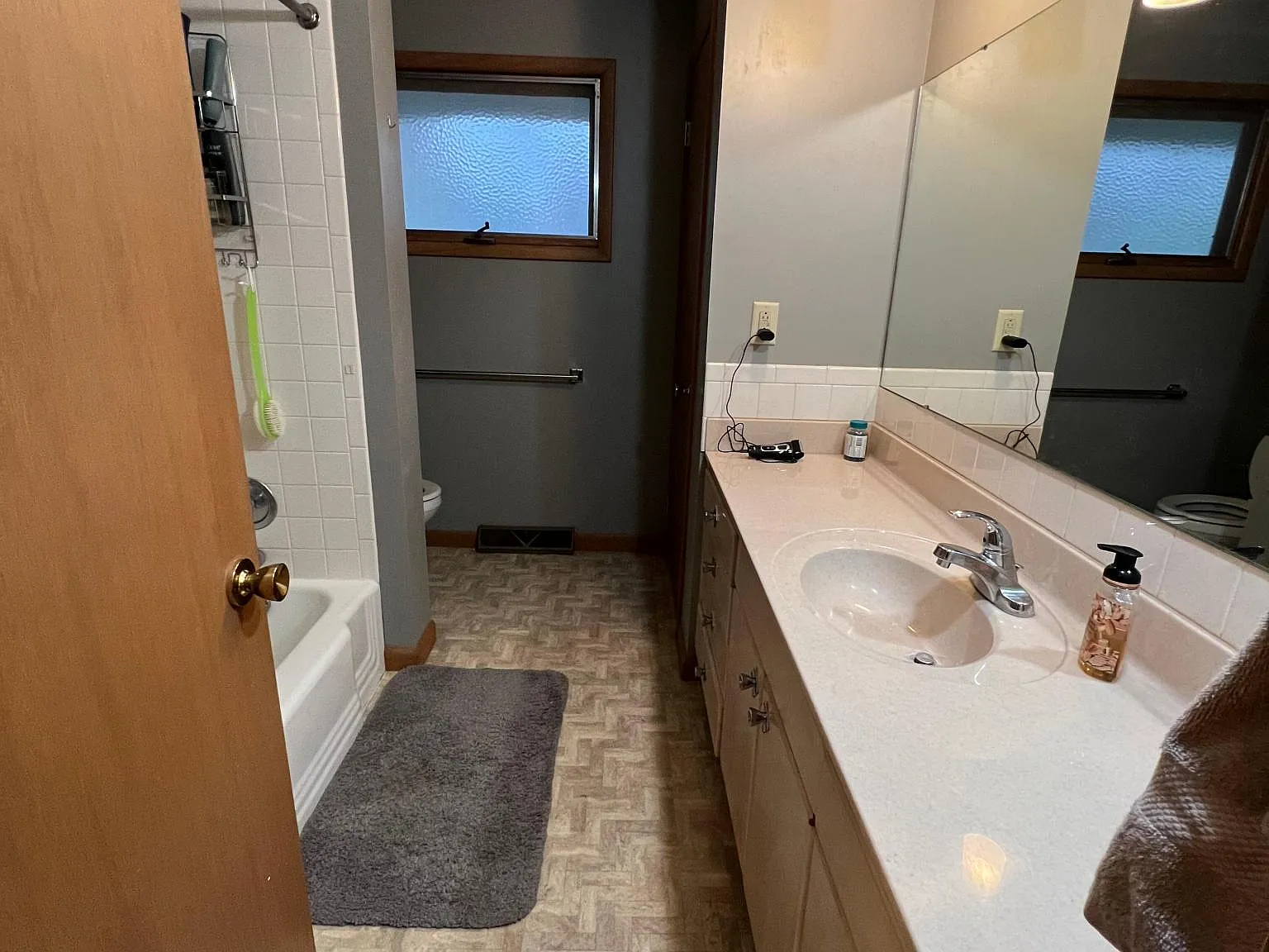 5 bed, 2902 sqft, $2,975 — Photo 3