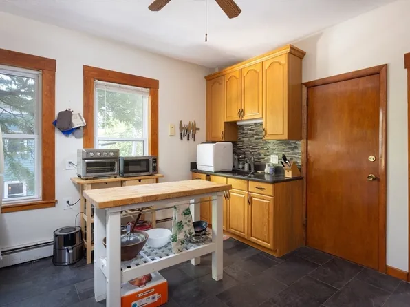 28 Willow St APT 2, Cambridge, MA 02141