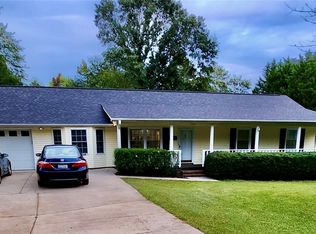 100 N Smith St, Six Mile, SC 29682