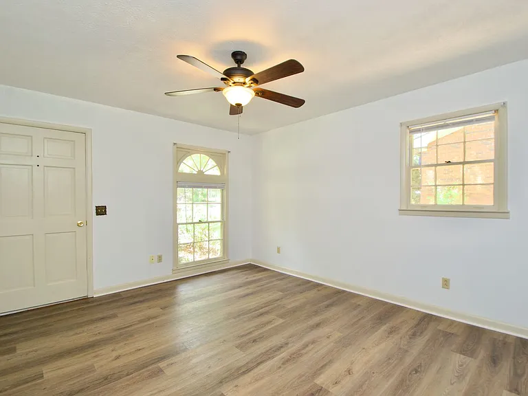 1109 Drew Ln — Photo 3