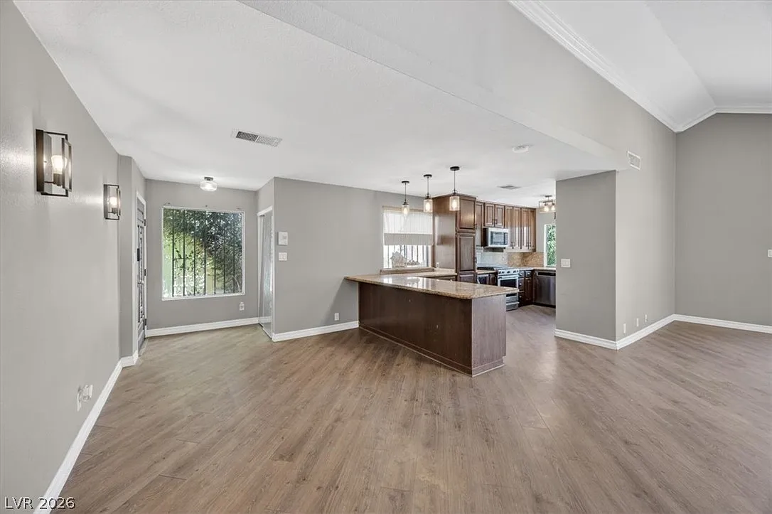 2 bed, 2.0 bath, 1932 sqft, $3,000 — Photo 4