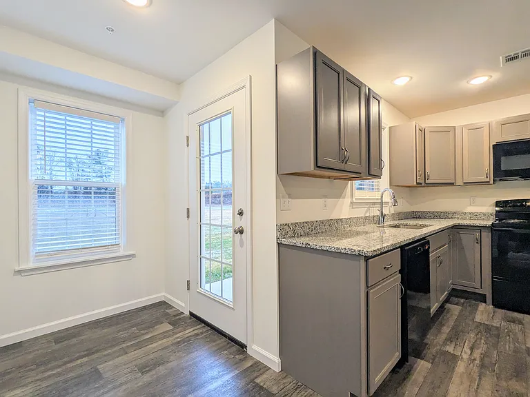 Towns Edge Apartments — Photo 7