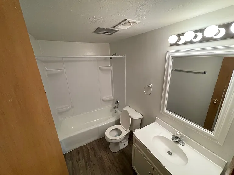 2445 E St — Photo 14