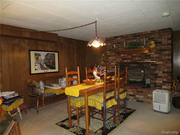 4th image of 653 Michelle Ct