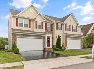 87 Washington Square Cir, Washington, NJ 07882