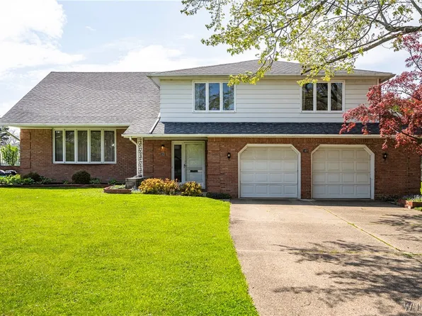 187 Dan Troy Dr, Williamsville, NY 14221