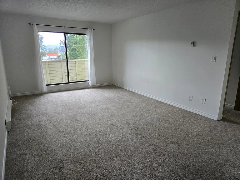 2460 Glen Eagle Cres #306 — Photo 9