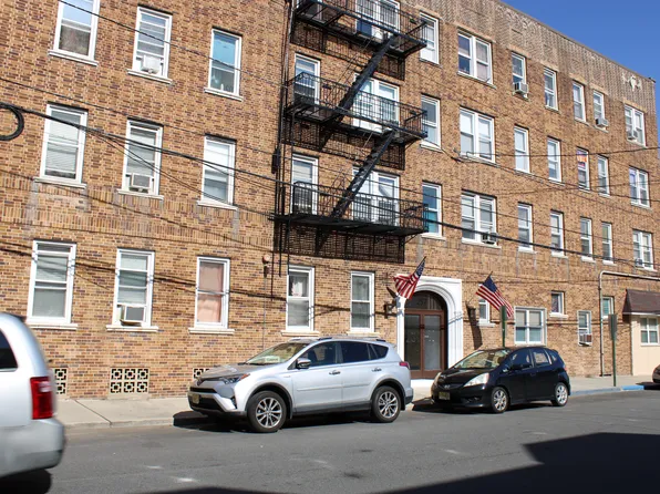 256 Grant Avenue image 2 of 15