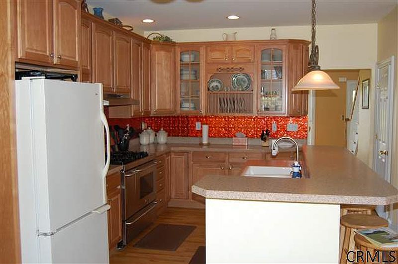 2nd image of 1520 DIVISION Street