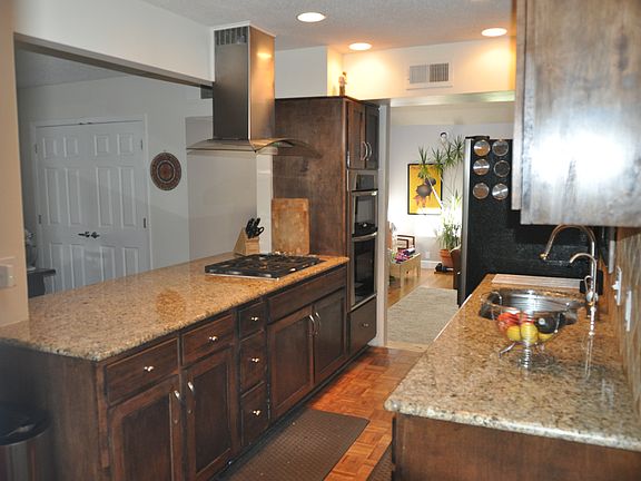 Gourmet Kitchen 