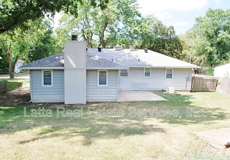 804 NW South Summit Cir — Photo 2