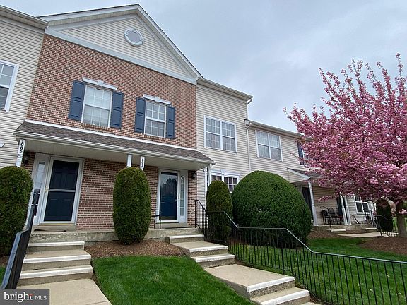 2nd image of 1007 Woodview Ct #7