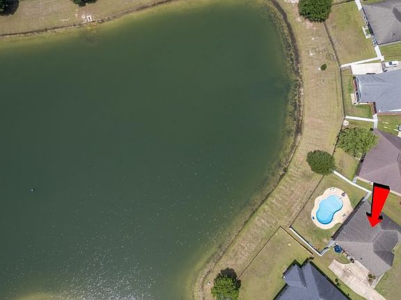 5th image of 111 Sweetwater Dr